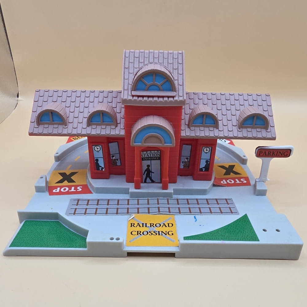 1991 Micro Machines Hiways & Byways Railroad Central Playset - Picture 2 of 5